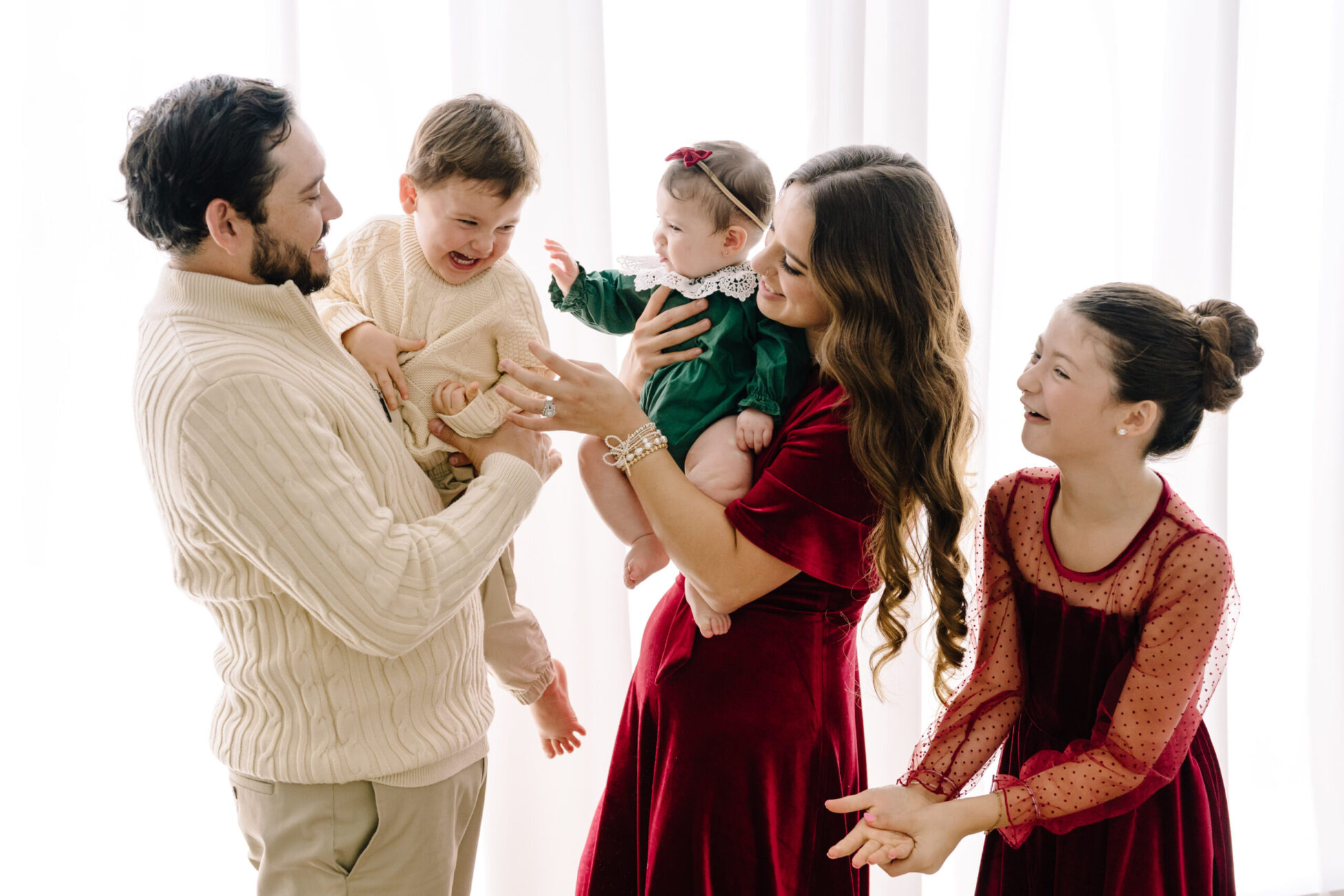 family christmas mini session houston sugar land family portrait photographer solarium studios setup